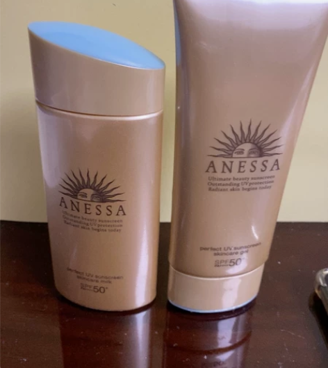 全新未开封安耐晒小金瓶防晒60ml 60元...