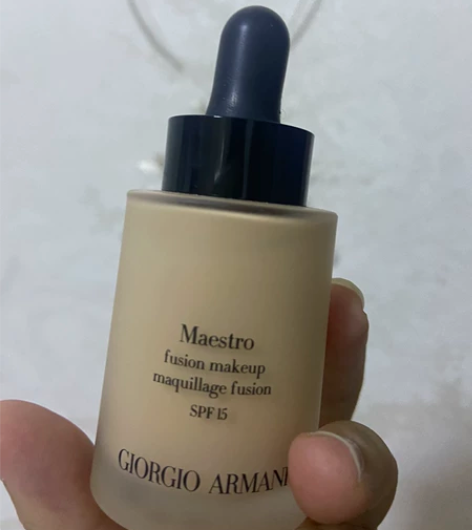 阿玛尼 小滴管粉底2号色 这款粉底静置的话...