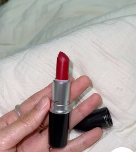 Mac口红，色号：  ruby woo 用...