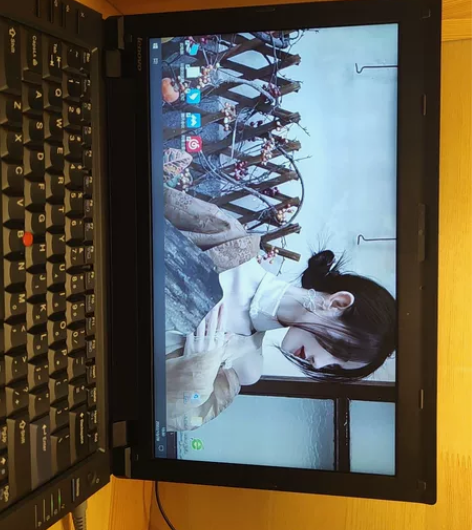 中性笔记本电脑 用了一年 电脑没有问题出售...