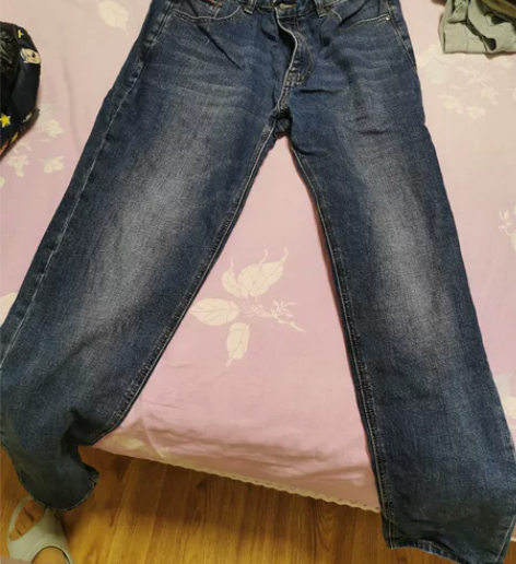 男士牛仔裤 穿过一两次 无瑕疵 感兴趣的话...