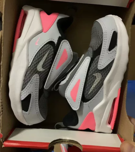 正品全新耐克灰粉气垫运动鞋,7c,内长13...