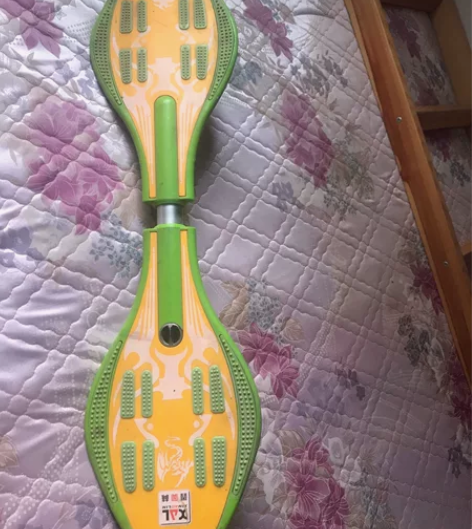 滑板，里面是铁的，比较重，5成新，孩子小时...
