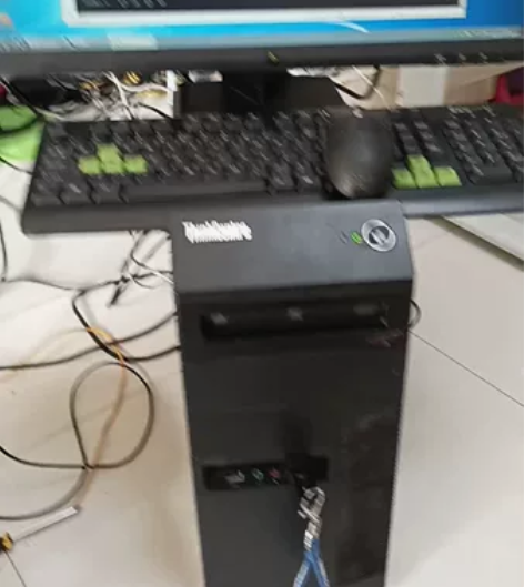 出22寸联想品牌台式电脑一套，正常使用无暗...