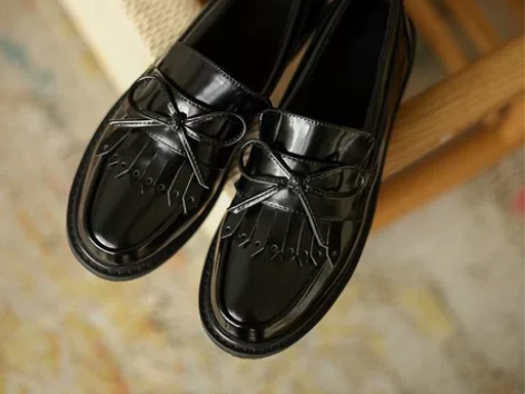 流苏小皮鞋学院风浅口平底休闲乐福鞋女低跟百...