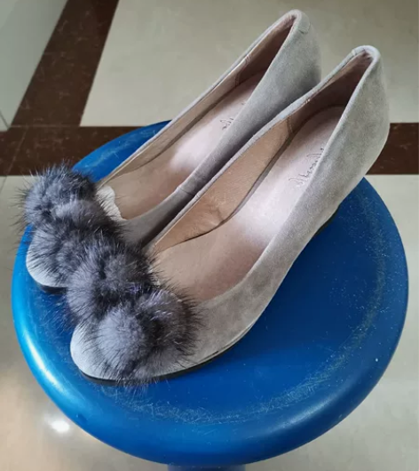 全新超低价兔毛球绒面真皮浅口坡跟女单鞋 码...