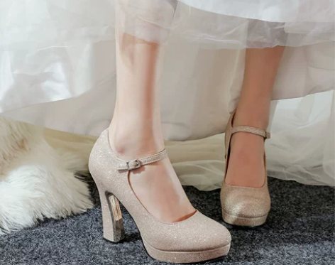 结婚婚鞋鞋子女2021年新款婚纱新娘鞋红色...