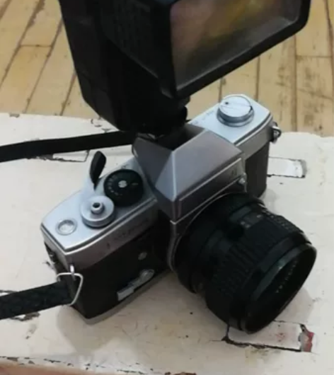 海鸥DF-1老相机，自配的闪光灯，功能完好...