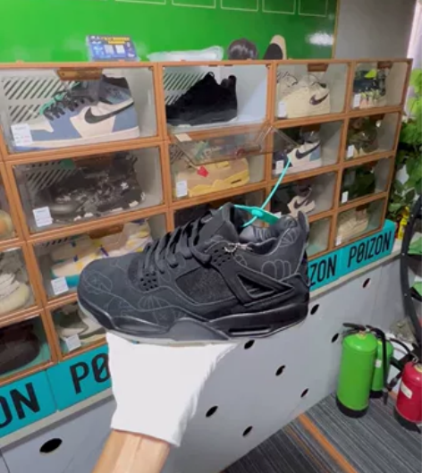 AJ4黑色。乔丹 Air jordan 4...