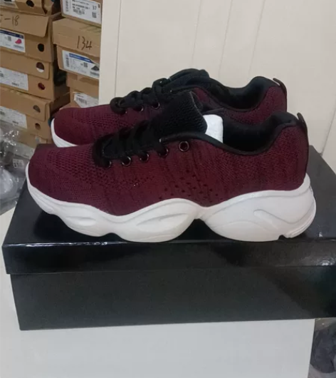 乔丹鞋底38码拼接鞋+飞织网面，品牌的鞋底...