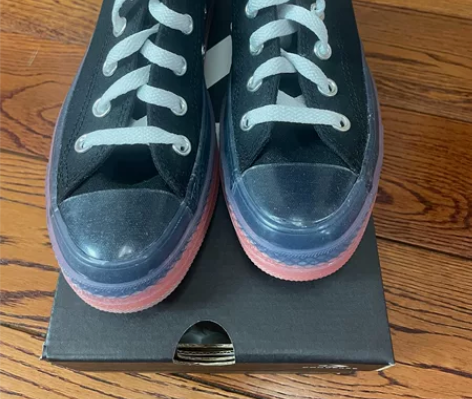 匡威盲盒 低帮帆布鞋 白色底 感兴趣的话点...