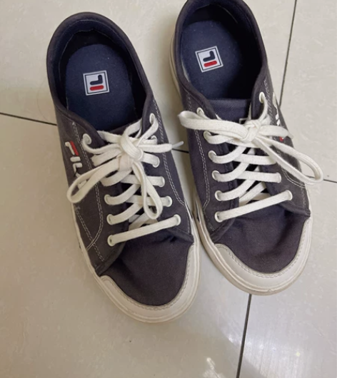 斐乐女童帆布鞋，36码，300多买的，新旧...