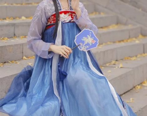 裳云兮 民族装舞台装 感兴趣的话点“我想要...