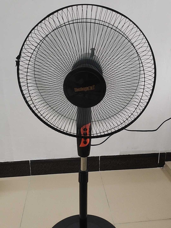仓库低价处理10台电风扇, 都是全新未拆封...