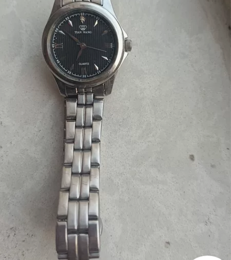 新百买的，天王正品手表，表盘无磨损，表链正...