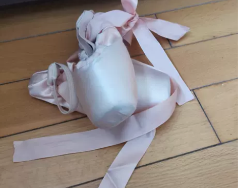 芭蕾娃娃 芭蕾足尖鞋 没有盒子了轻微使用痕...