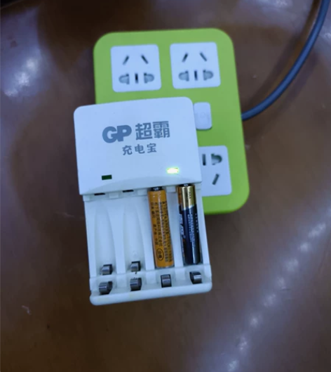 1.2v镍氢电池充电器(不含电池)，可充5...