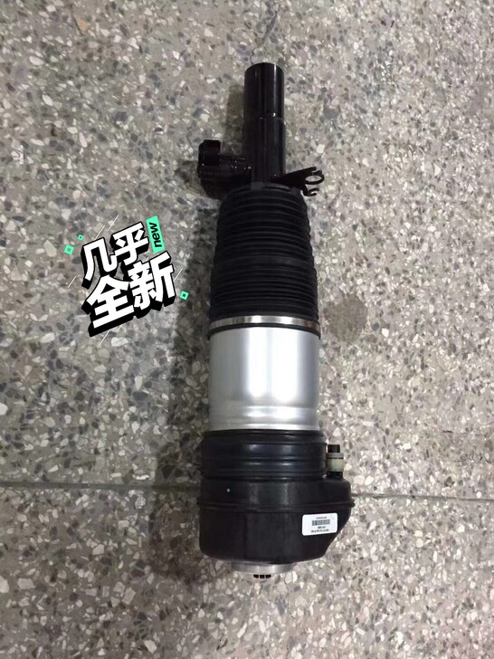 宝马X7G07减震器