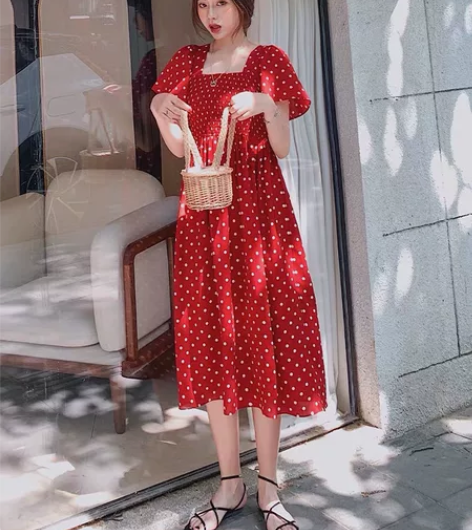 红色波点连衣裙女夏季2022新款方领设计小...