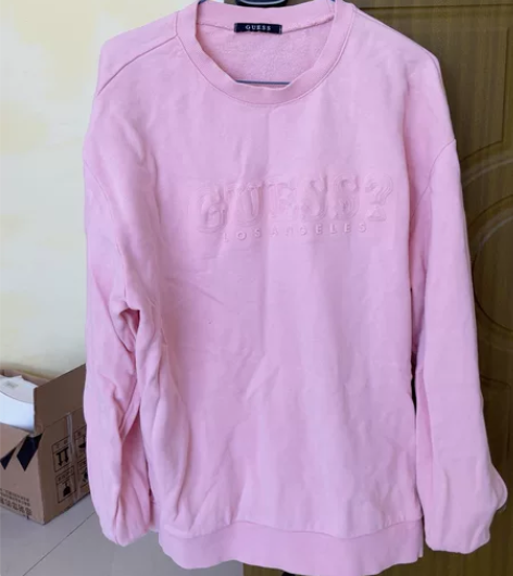 guess粉色男士卫衣。尺码l 感兴趣的话...