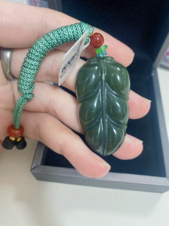 和田玉大叶子，一叶暴富，小瑕疵不介意的直接拍