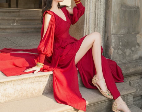 春夏云南大理度假旅游写真裙露肩民族风复古红...