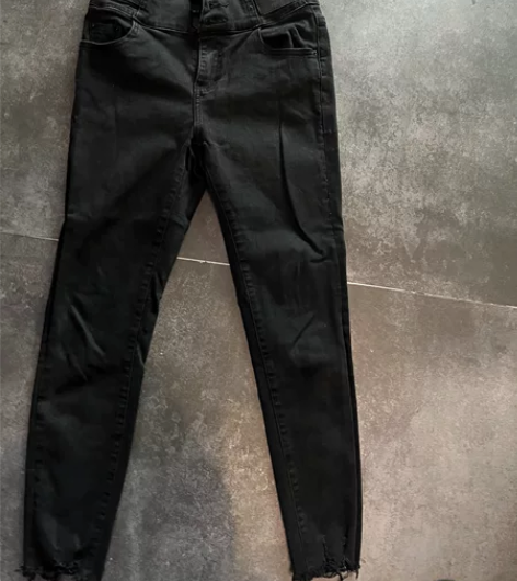欧货黑色高腰小脚牛仔裤，尺码27  几乎全...