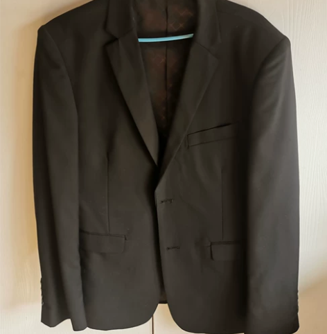 男士西服上衣，买了穿过一次压箱底了，现在发...