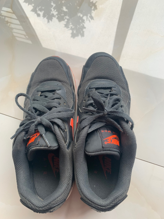 耐克 AIR MAX男鞋，鞋码40.5，右...
