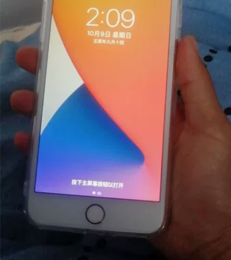 好朋友的苹果8plus，他换手机了，他让我...