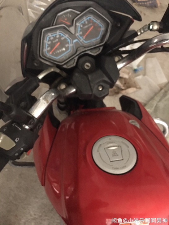 豪爵牌摩托车 125排量 目前行驶一万两千...