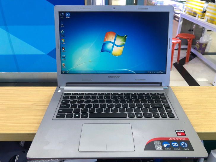 联想s435 轻薄本 红色外观