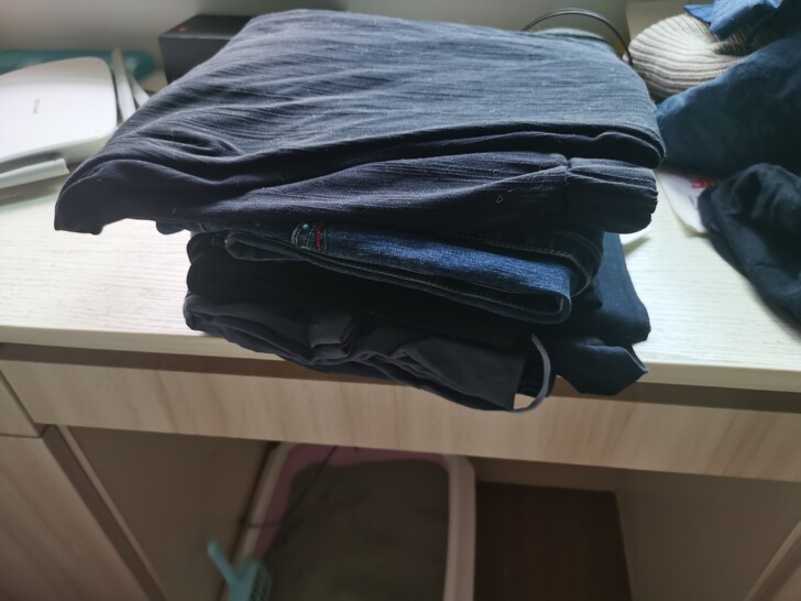 7条裤子,4件衣服,大部分棉麻的,新旧皆有...