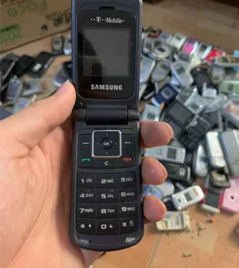 三星手机老祖宗传下来的不能开机 感兴趣的话...