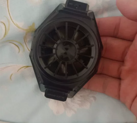黑鲨散热器,以前用的苹果手机降频买的,现在...