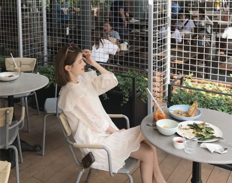 Madofit麻豆/杏白色宽松娃娃领衬衣/...