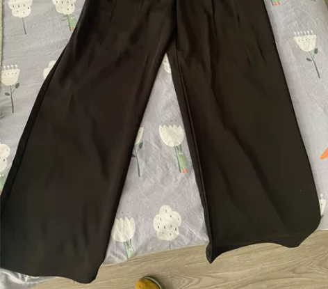 双扣西服面料裤子，常规款。m码。买了没穿过...