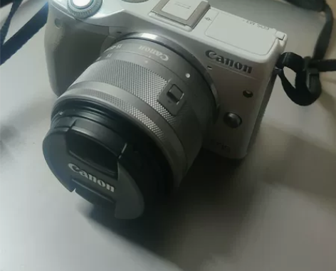 佳能m3微单套机，带15一45镜头成色极好...