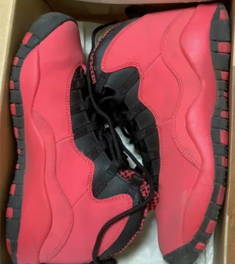 乔丹10大红篮球鞋，男女都能穿，我女儿没穿...