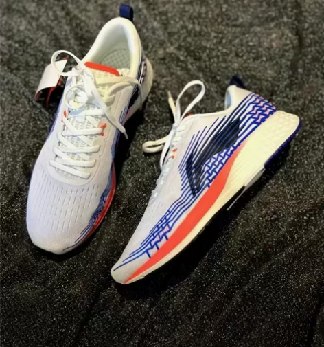 李宁赤兔4经典跑鞋， LightFoam ...