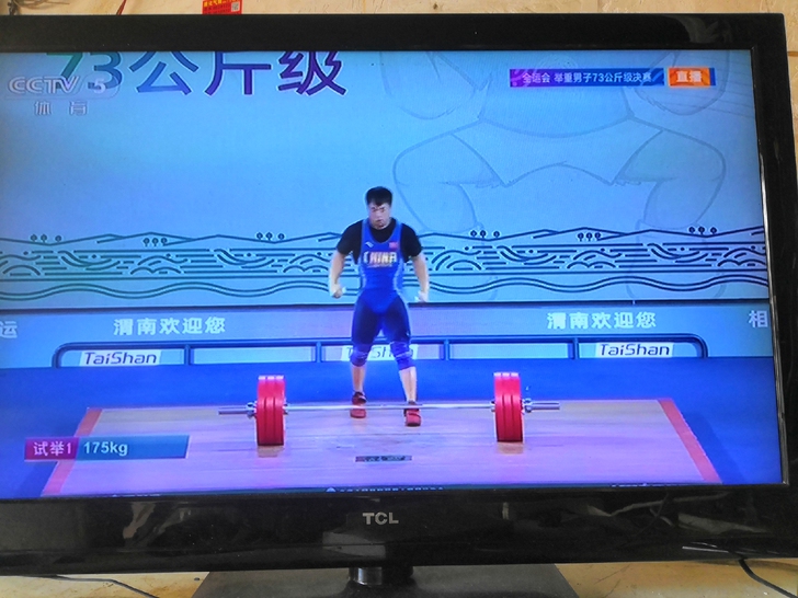 46寸TcL液晶电视,有底座,图像色彩清晰