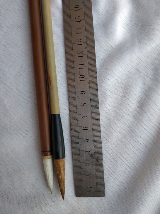 老毛笔两支,喜欢的来,出售后不退不换