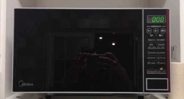 美容店不开了转两台几乎全新的新款平板微波炉...