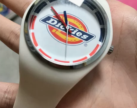 Dickies手表带了3个月 轻微发黄 平...