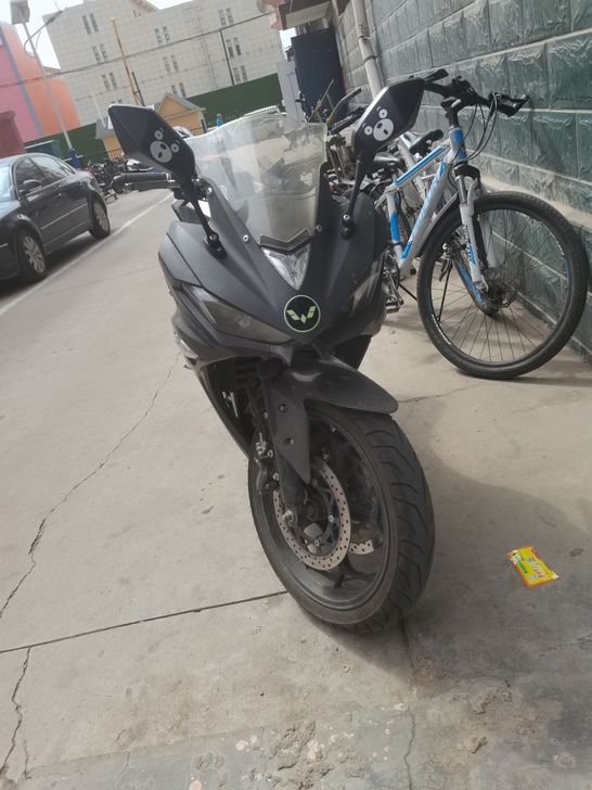 电摩托R3，72/40v电池，也就是12块...