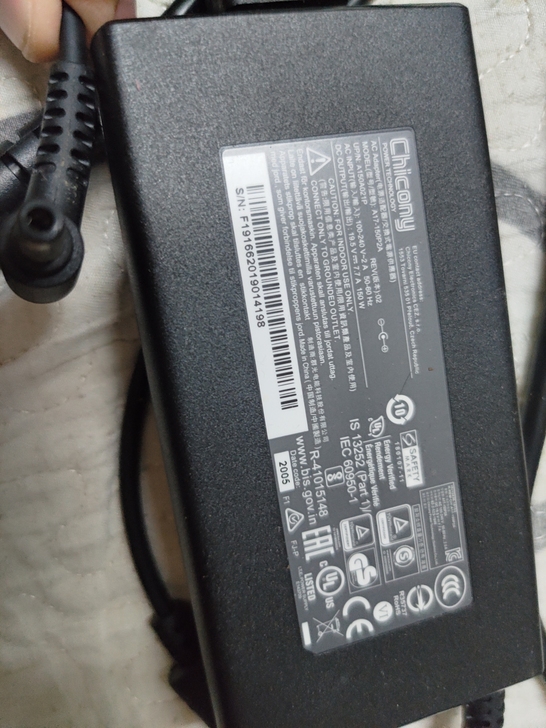 神州战神Z8原装充电器，150W，有轻微使...