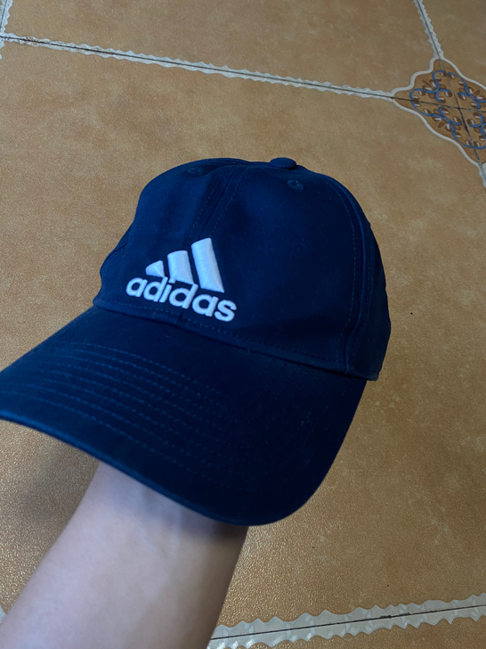 阿迪达斯帽子      8新的 可以调节大...