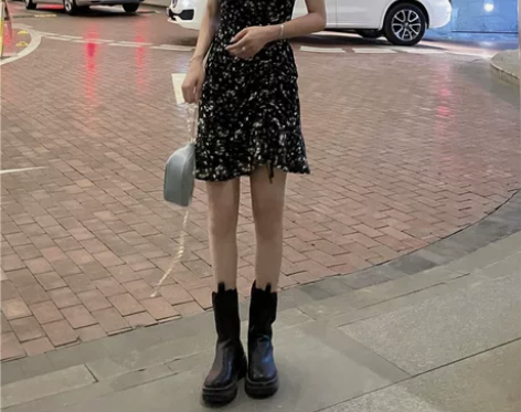 气质碎花荷叶边吊带连衣裙女夏季2022年新...