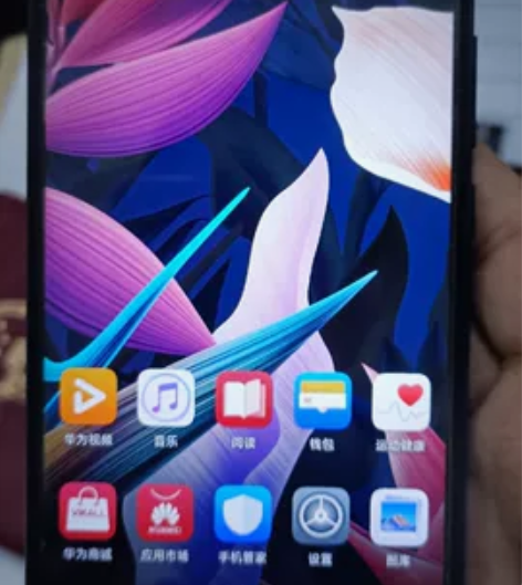 华为麦芒7，6+64正常使用，外观五成旧。...