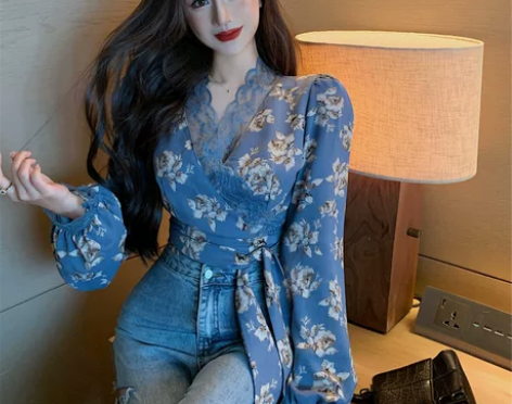 2022夏季新款法式复古性感蕾丝边V领交叉...